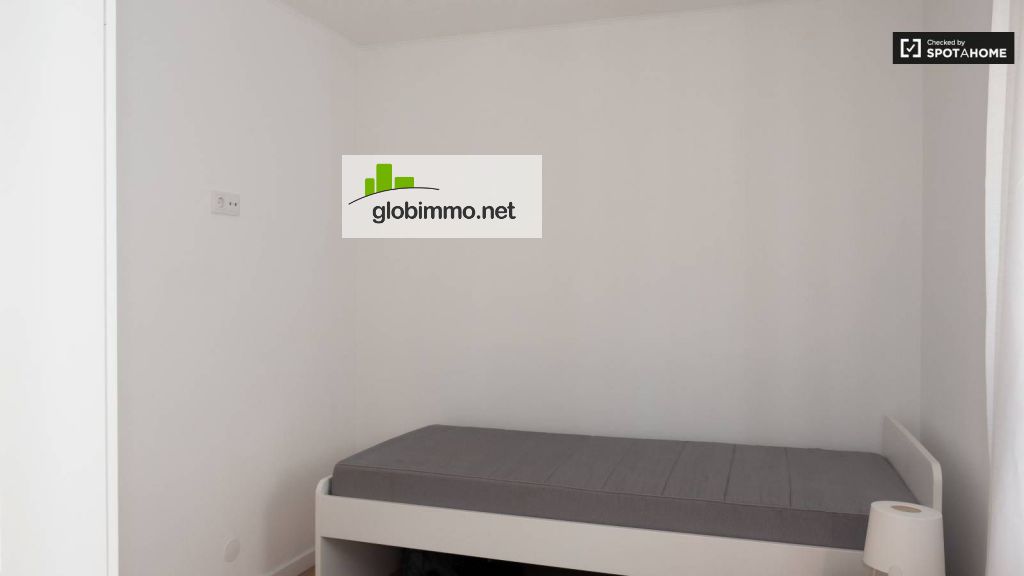 R. Octaviano Augusto, 2775-236 Lisbon, Cozy room for rent in 8-bedroom house in Parede - ID2
