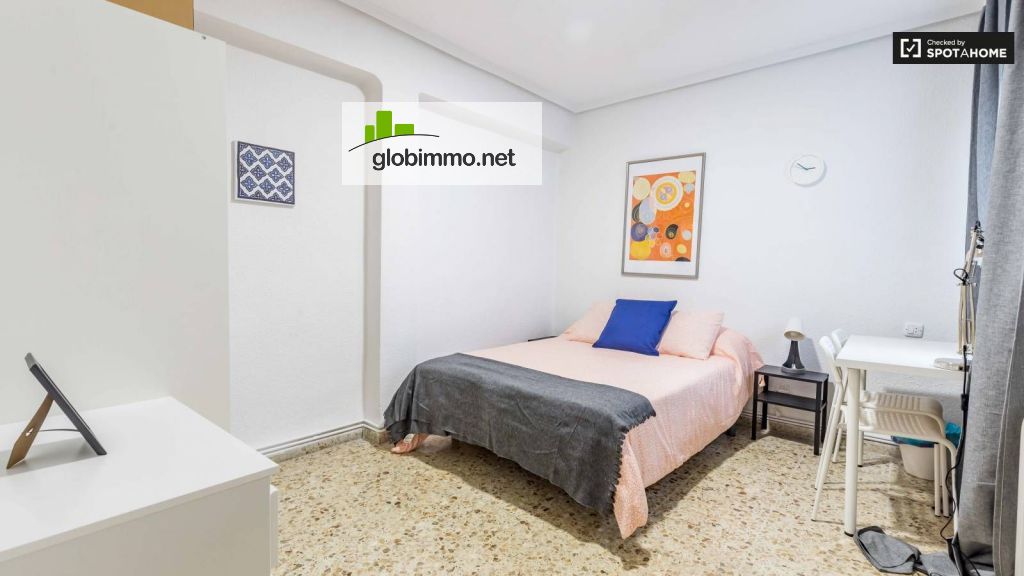 Private room Valencia, Carrer de Juan de Garay, Big room for rent in Patraix, Valencia