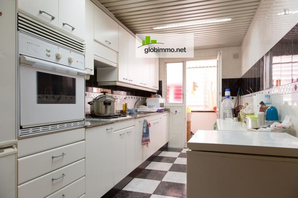 Carrer de Dolors Almeda i Roig, 08940 Barcelona, Habitación individual en un piso de 4 habitaciones - ID6