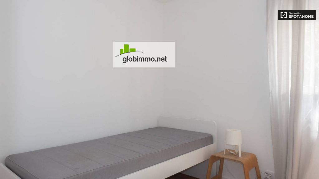 Private room Lisbon, R. Octaviano Augusto, Cozy room for rent in 8-bedroom house in Parede - #1