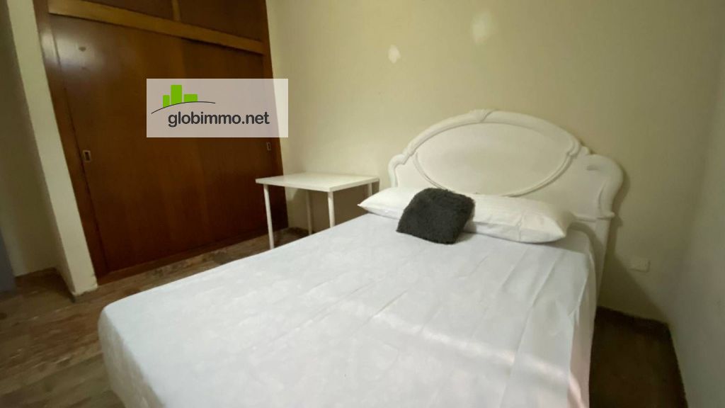 Private room Cordoba, Calle Dr. Barraquer, Large student room with terrace