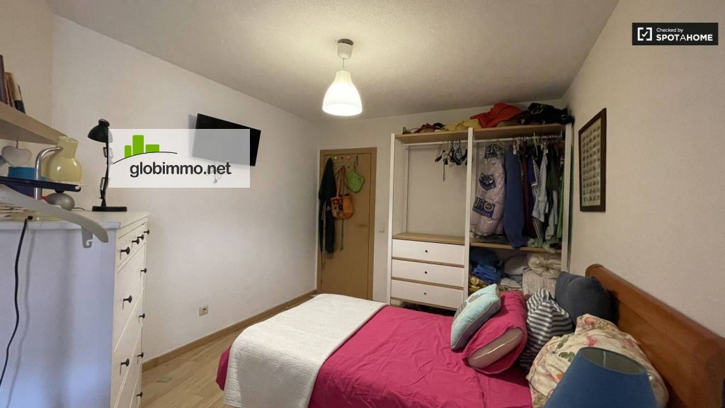 Se alquila habitación en piso de 2 dormitorios en Las Rozas, Madrid, Av. Dr. Toledo, 28231 Madrid