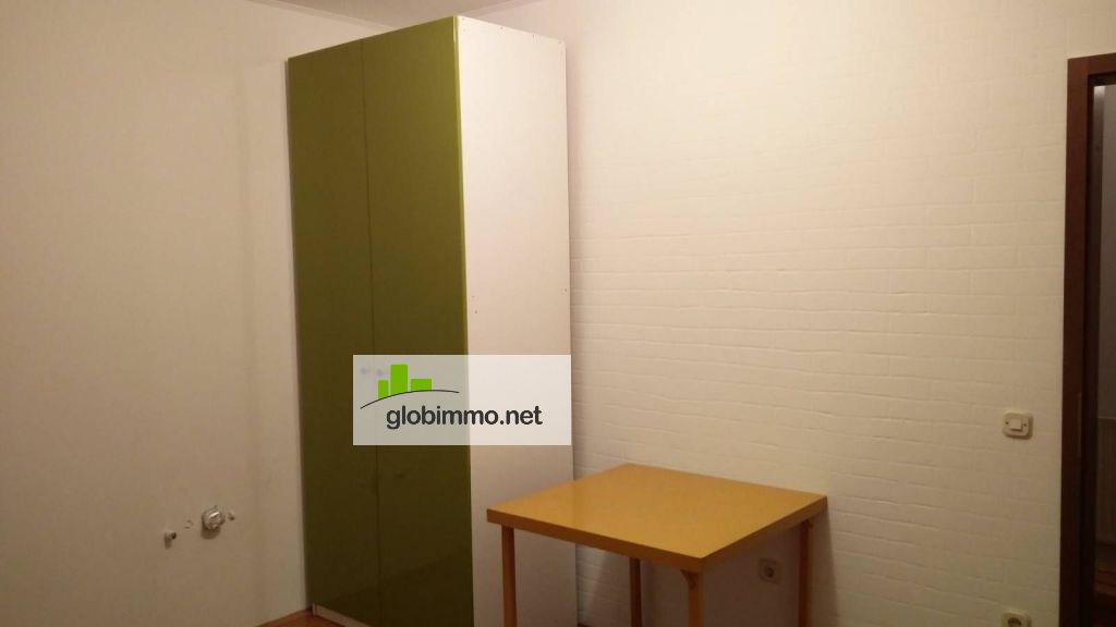 Quarto privado Ljubljana, Ledarska ulica, Aluga-se quarto em apartamento de 8 quartos em Liubliana