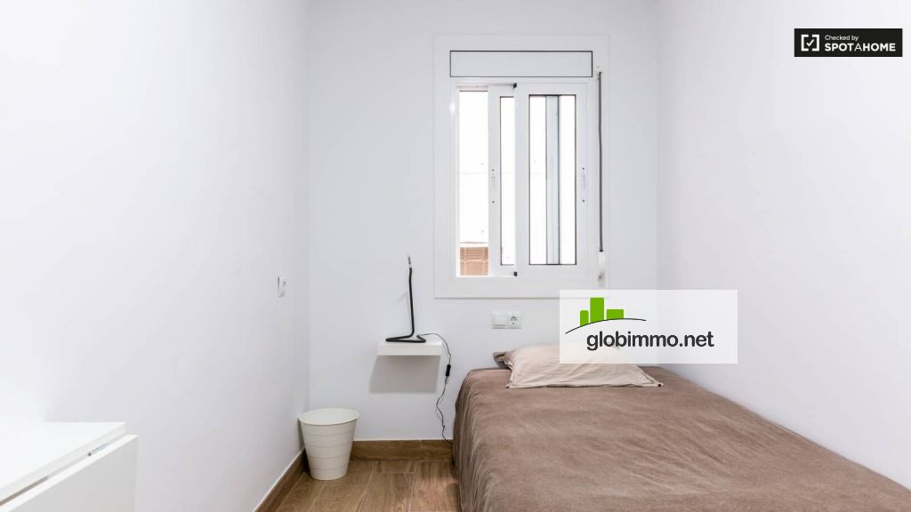 Habitación privada Barcelona, Carrer Mas, Acogedora habitación en apartamento de 4 dormitorios, L'Hospitalet de Llobregat