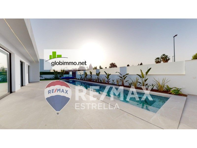 749900 EUR Las Lomas del RameBahía Bella Villa/Luxury home For Sale