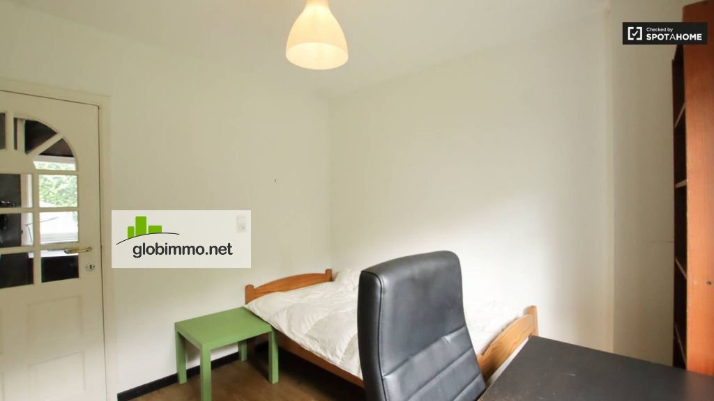 Stanza privata Brussels, Hendrik Neefsstraat, Camera luminosa in casa con 5 camere da letto a Wezembeek-Oppem